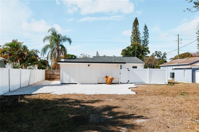 Building Photo - 908 61st St S