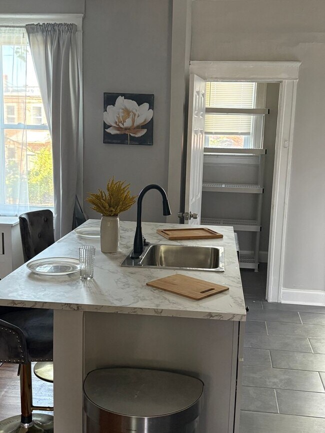 Building Photo - Charming 3BR Townhome in Baltimore Lake Montelbello