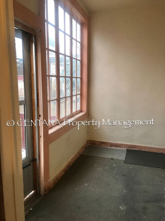 Building Photo - 728 W Granite St