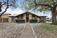 Building Photo - For Rent Newly Remodeled 3 Bed / 2 Bath Home