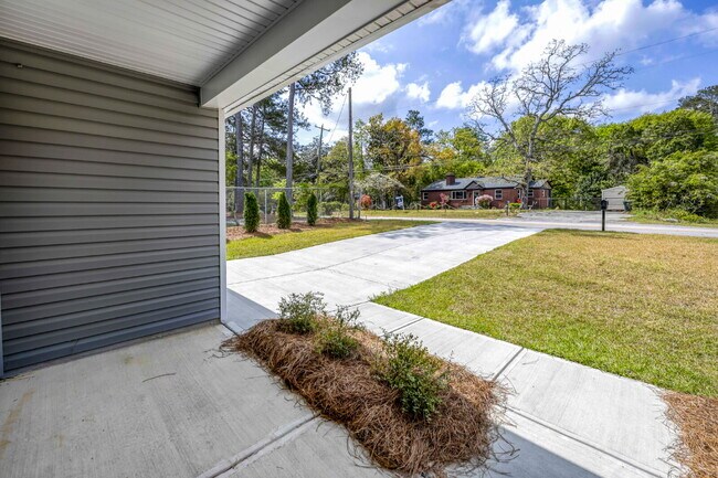 Building Photo - Brand-New 4BR Home in Prime Columbia Location!