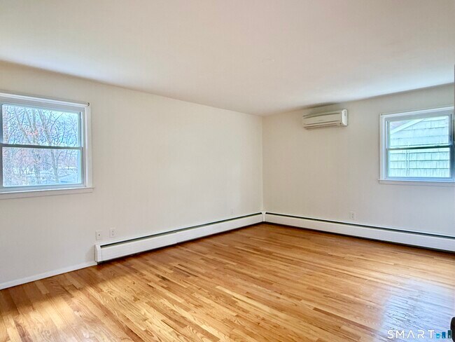 Building Photo - 47 Fuller Dr