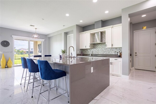 Building Photo - 5850 Whippoorwill Cir