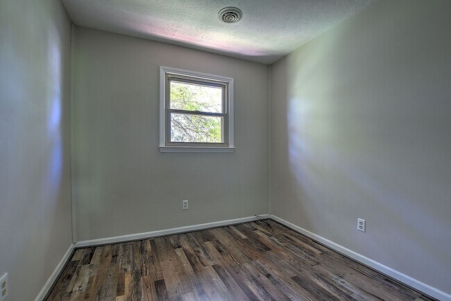 Building Photo - 405 Cypress St