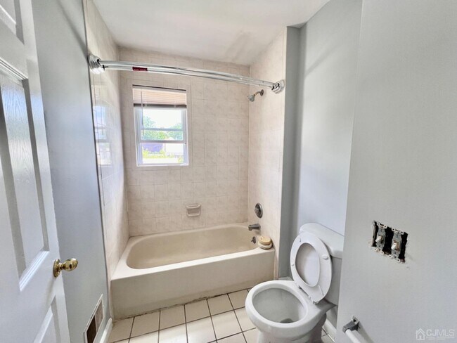 Building Photo - 52 Marconi Ave