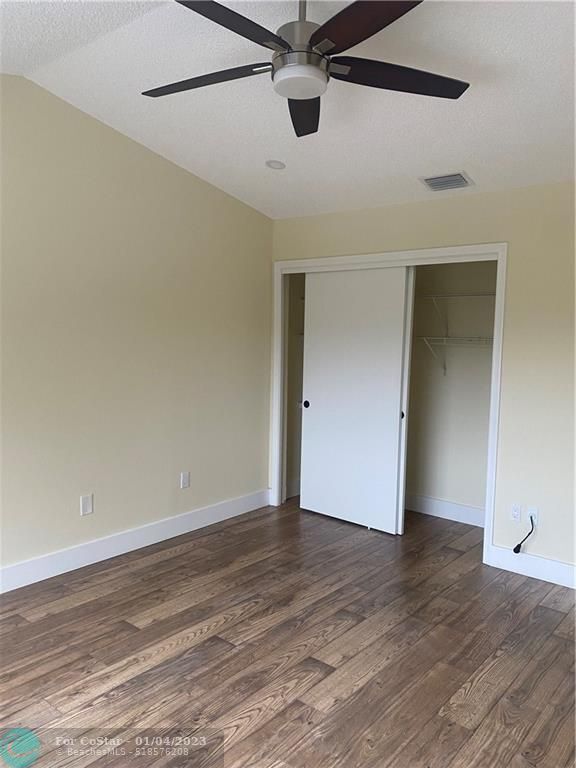 Building Photo - 10478 Lake Vista Cir