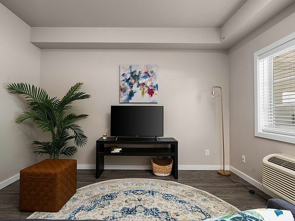 Building Photo - 619 E Eighth St