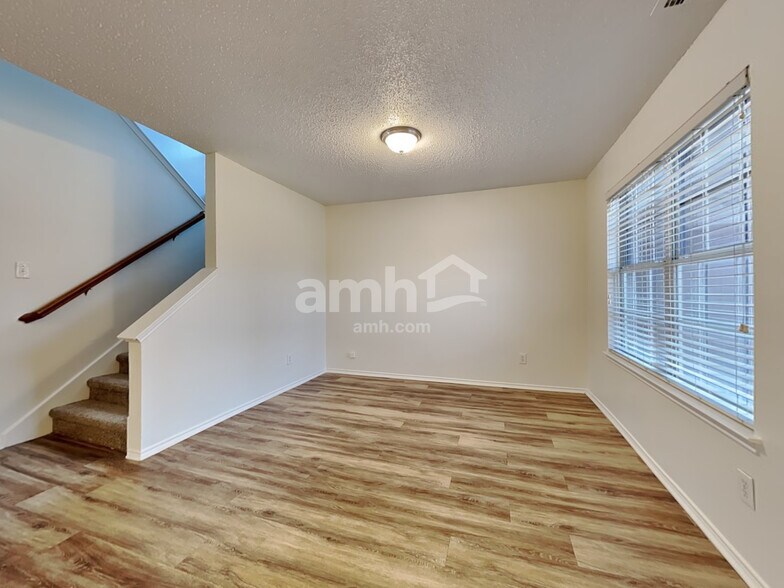 Building Photo - 7417 Marsland Ln