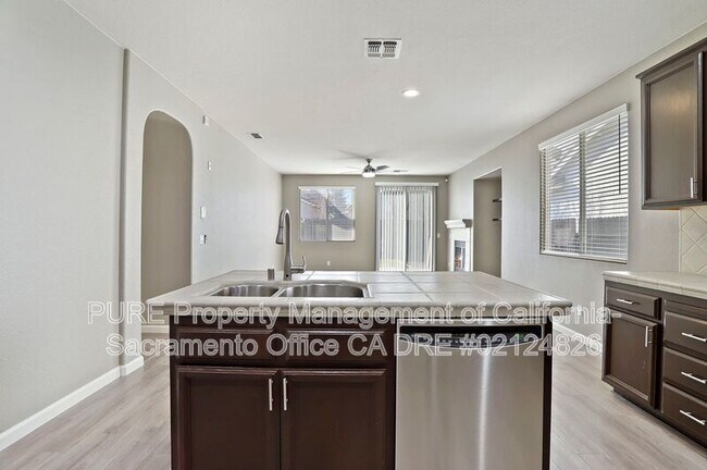 Building Photo - 1518 Sandmark Dr