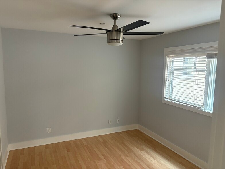 Master Bedroom - 121 31st Pl