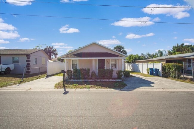 Building Photo - 1205 Ave F