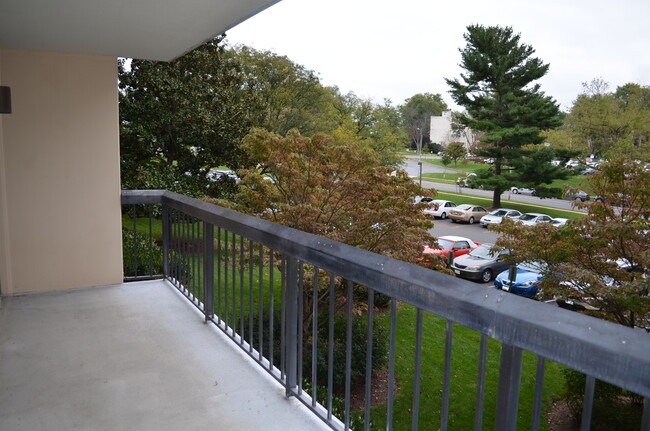 Large balcony - 7401 Westlake Ter