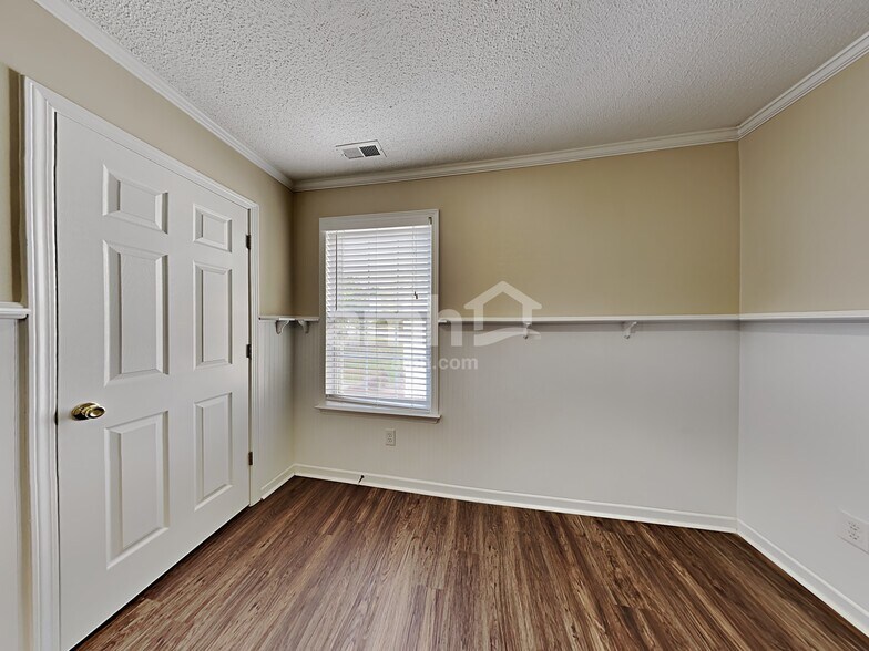 Building Photo - 409 Ascott Way