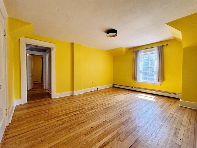 Building Photo - 19 Maple St