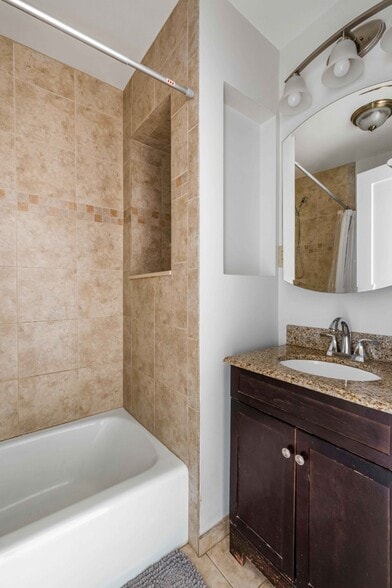 Building Photo - 130 W 81st St