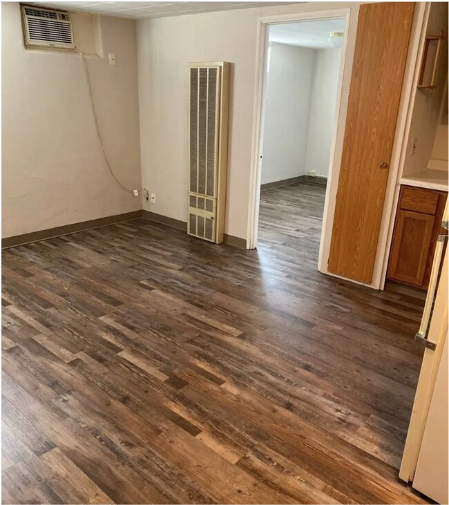 Interior Photo - 605 W University Ave