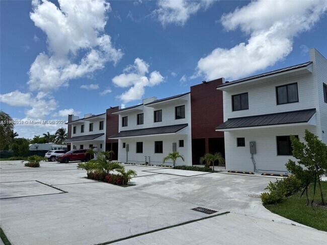 Primary Photo - 936 NW 10th St