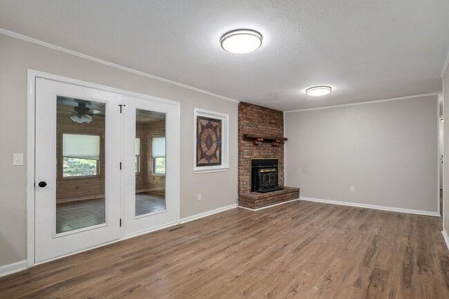 Building Photo - Charming 3 bedroom,  2 bathroom house for ...