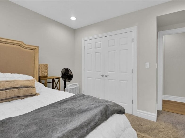 Building Photo - 2307 W Walton St