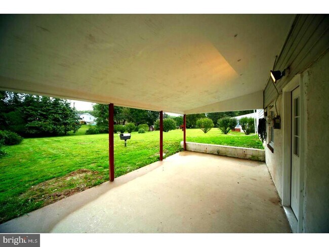 Building Photo - 511 Wellington Rd
