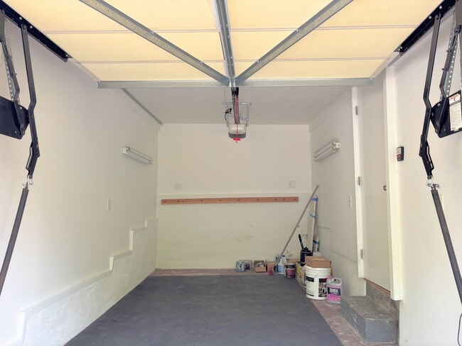 Building Photo - Serene 2bed /1 Bath Spanish Hideaway in He...