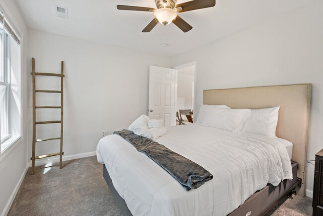 Building Photo - 6532 Summerton Way