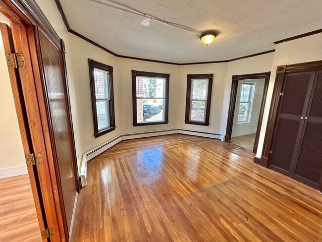 Building Photo - 15 Estabrook Ave