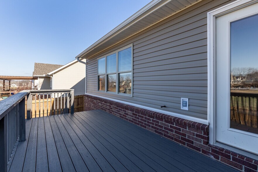 Building Photo - 1501 NE Dysart Woods Ln