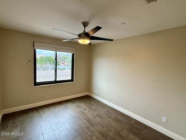 Building Photo - 10429 E Hillery Dr