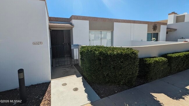 Building Photo - 6539 E Golf Links Rd