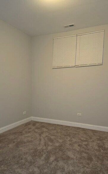 Building Photo - 3831 N Kedzie Ave