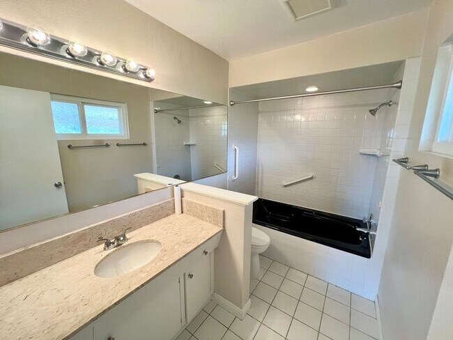 Building Photo - Beautiful 4-Bedroom Home with Modern Upgra...