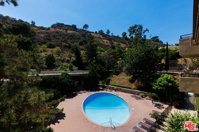 Building Photo - 6760 Hillpark Dr