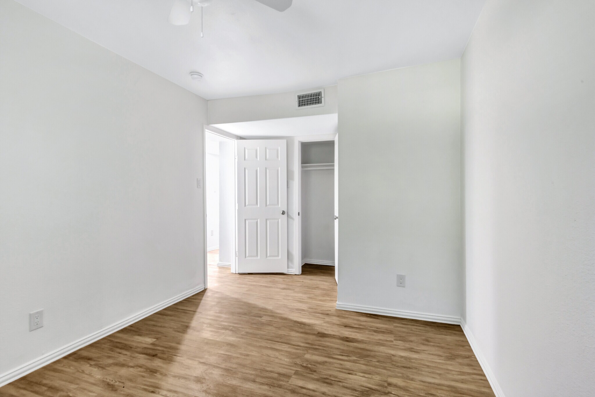 Building Photo - 901 Bessie St