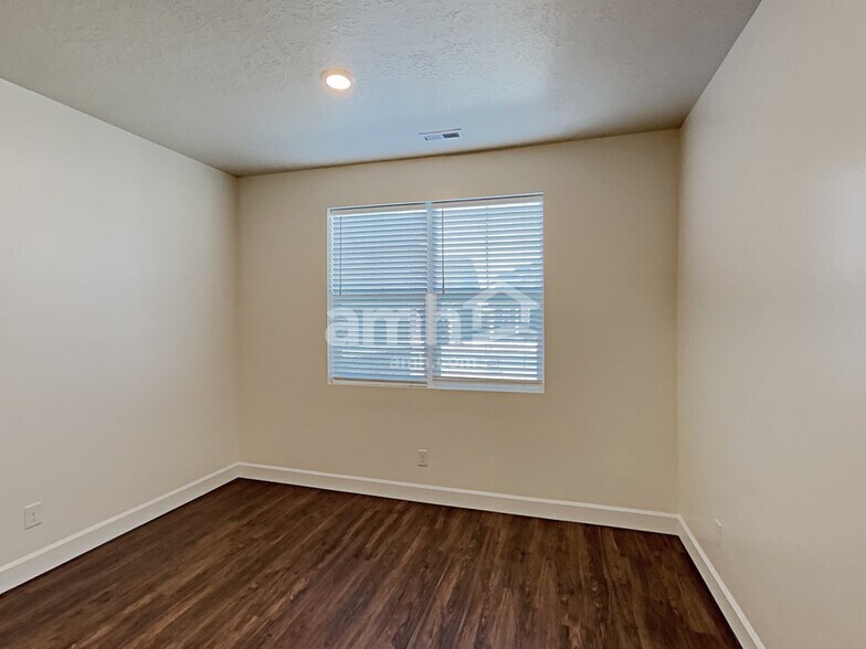 Building Photo - 1192 Wagon Way