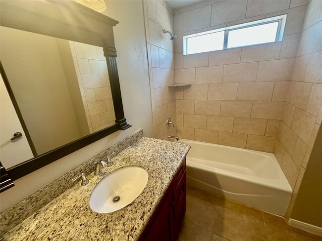 Building Photo - 2711 Colony Dr