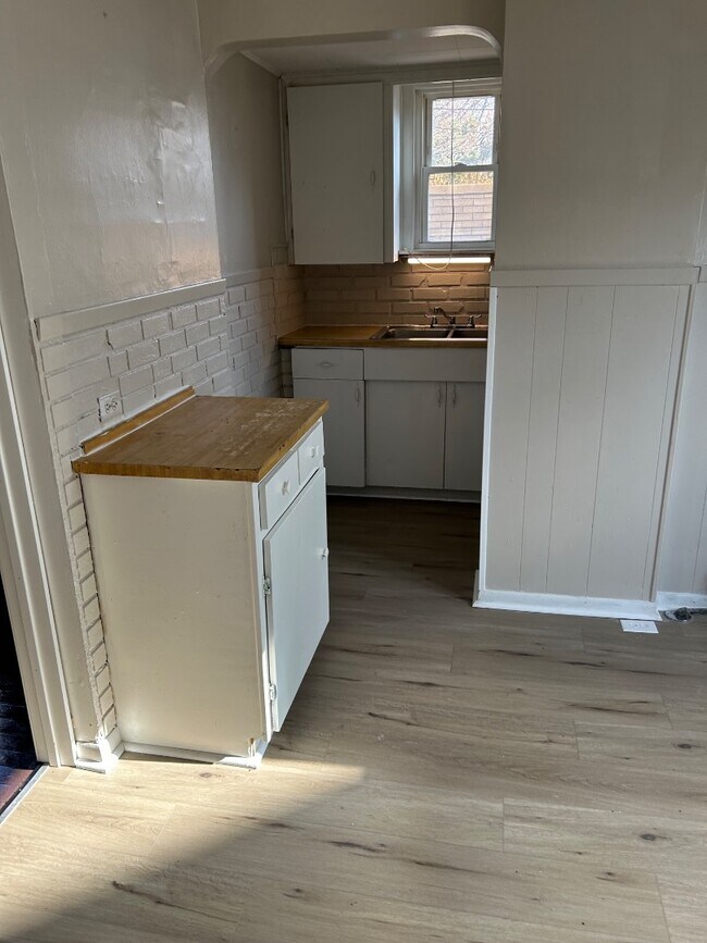 Building Photo - 4301 W 47th St