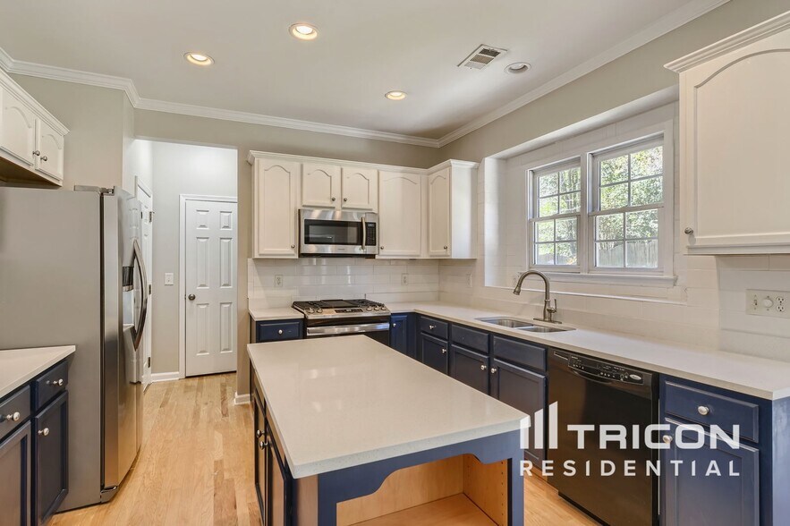 Building Photo - 206 Brightwater Dr