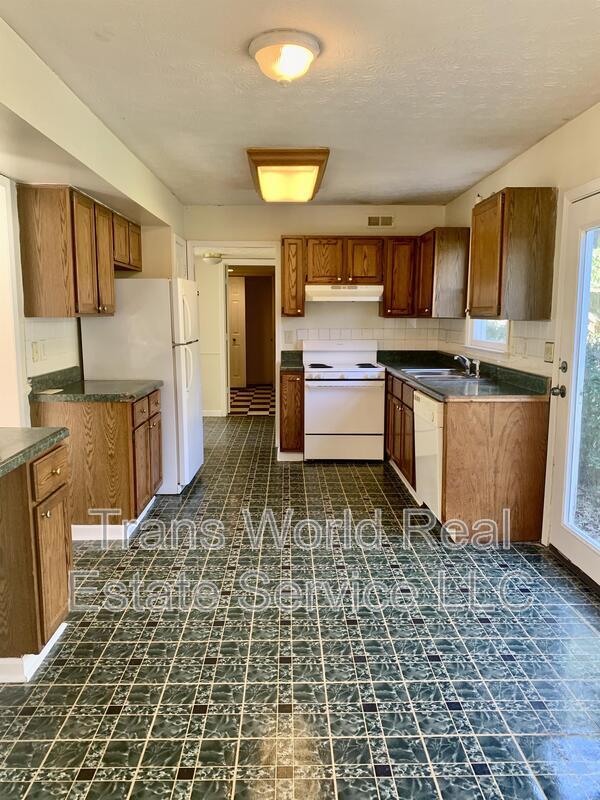 Building Photo - 1506 Betts Mill Rd