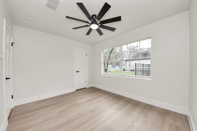 Building Photo - 26206 Maplewood Dr