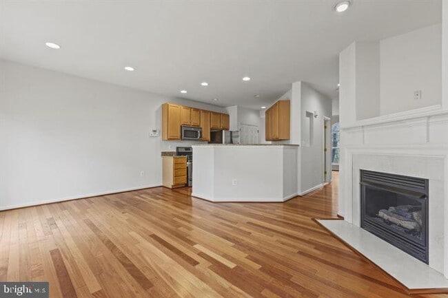 Building Photo - 46212 Walpole Terrace