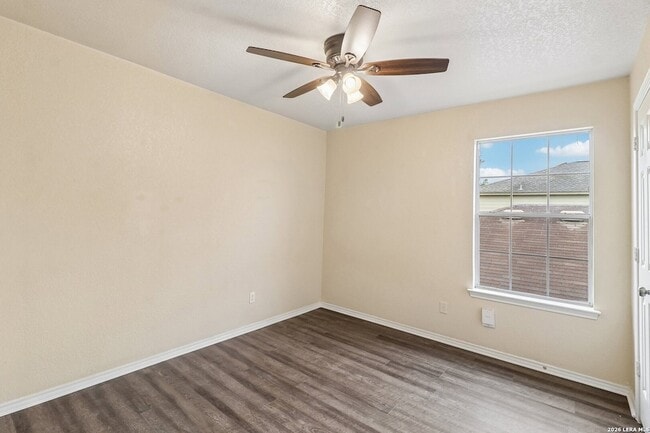 Building Photo - 407 Amberdale Oak