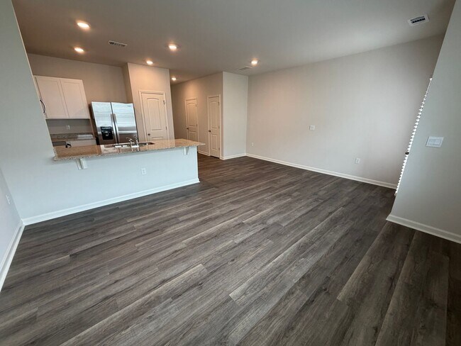 Building Photo - 3 Bedrooms, 2.5 Bathrooms - Townhome in Armuchee! MOVE-IN SPECIAL!! 1/2 OFF FIRST MONTH'S RENT!!!!