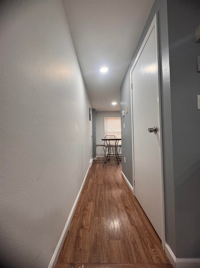 Building Photo - 375 Whiton St