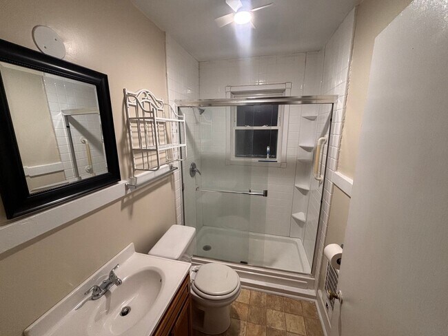 Building Photo - 1416 Greenland Ave