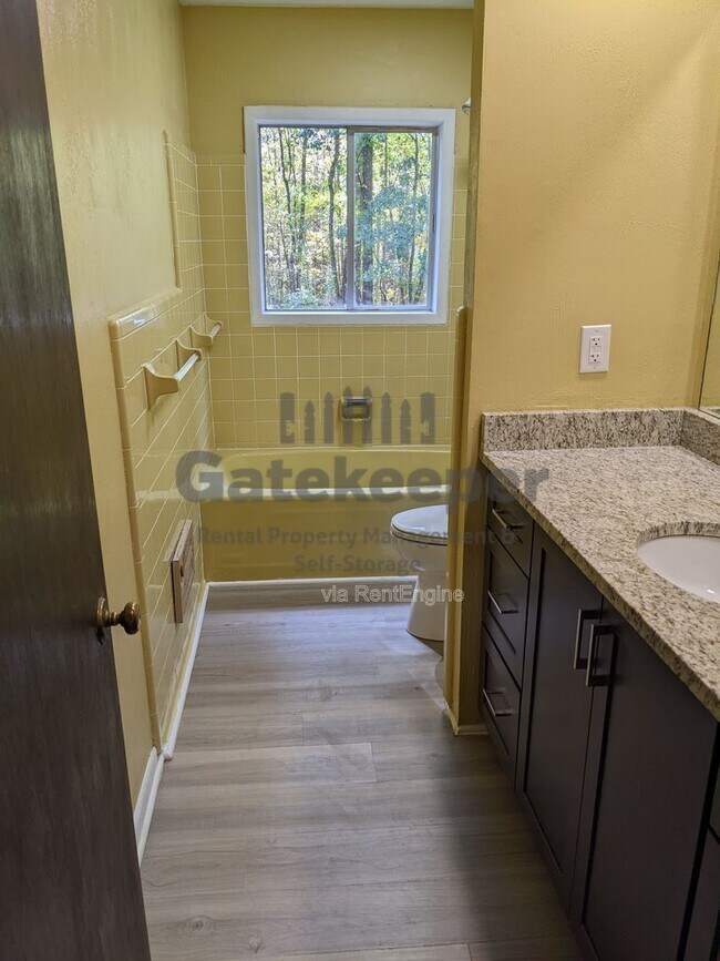 Building Photo - 163 Old Norton Rd