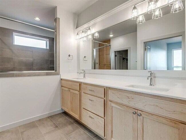 Building Photo - 4601 Olivera St