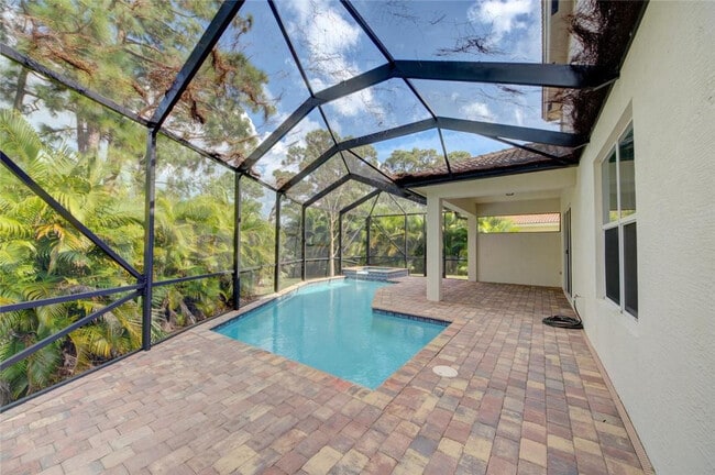 Building Photo - 495 NE Abaca Way