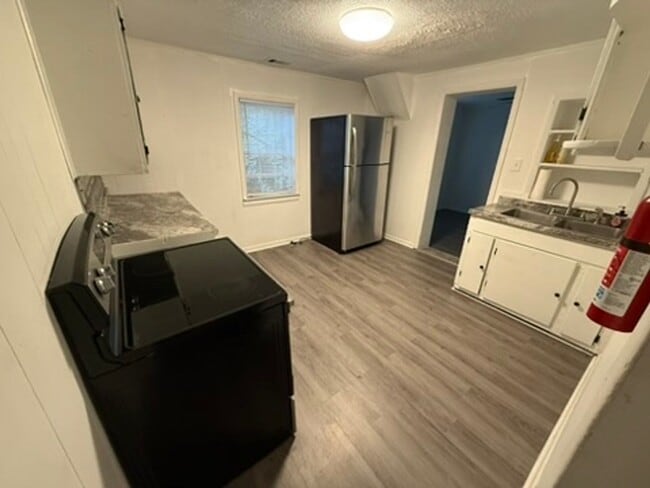 Building Photo - Charming 2 bedroom home in the heart of Columbia. Extra space for a den or spare bedroom.