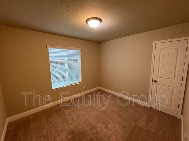 Building Photo - 4201 W Wren Ave